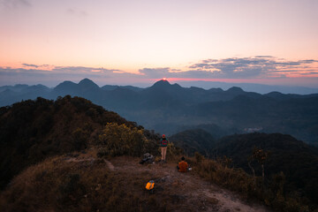 五年级下册科学题现在的家鸡是怎么来的-