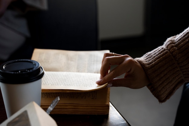 五年级下册科学题现在的家鸡是怎么来的-